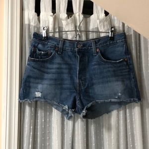 Levi’s 501 cut off jean shorts size 28